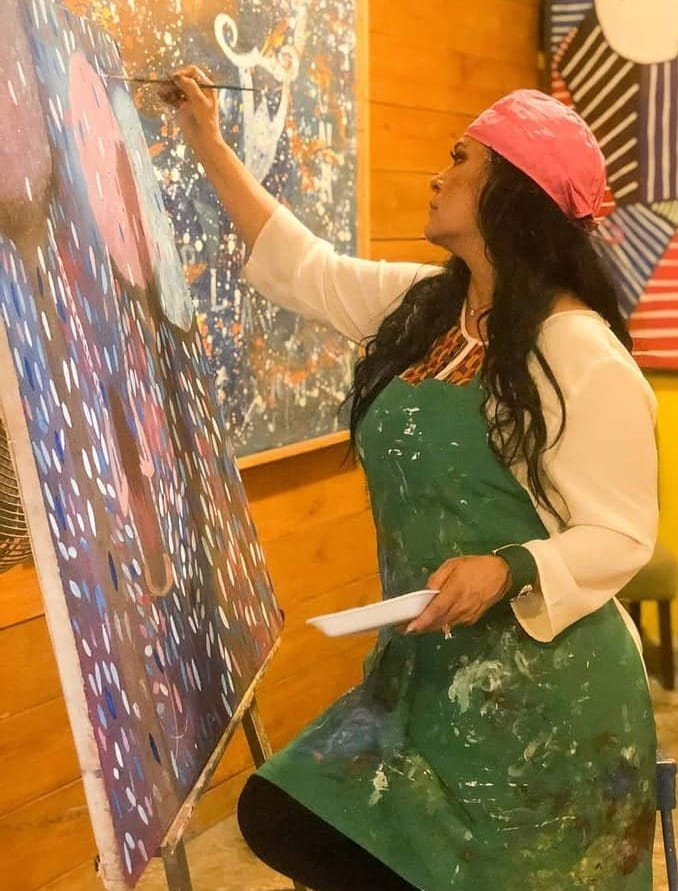 Ninfa Lerma pintando